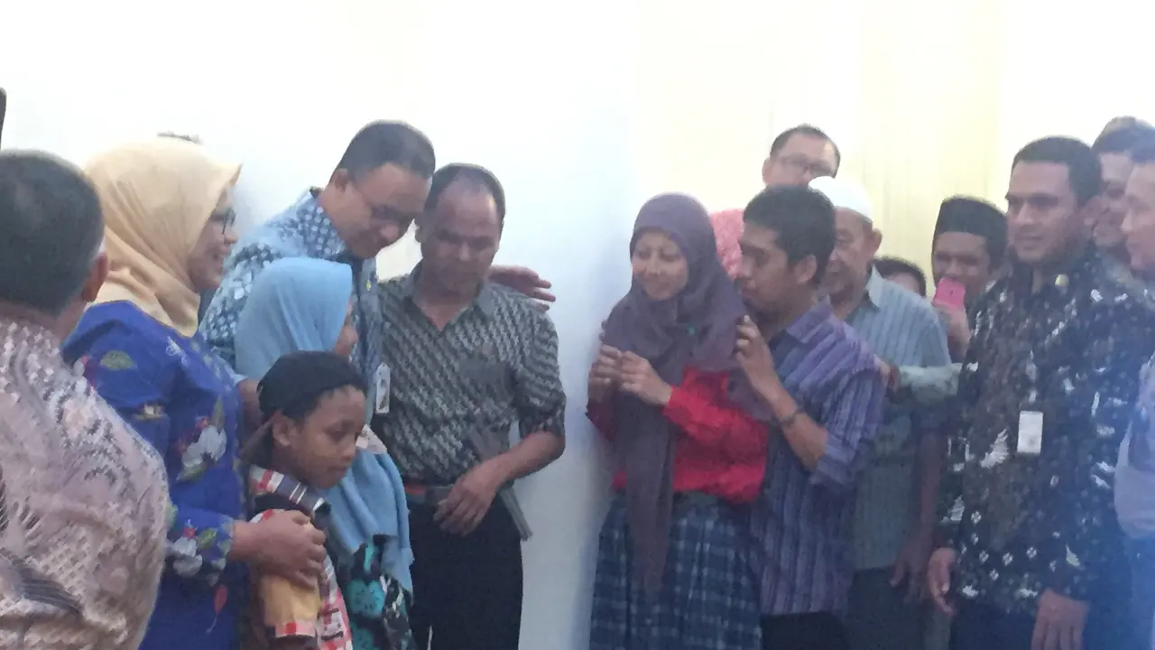 Gubernur Anies Baswedan bersilaturahmi dengan kalan tunanetra (Liputan6.com/M Radityo)
