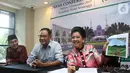 Direktur San Diego Hills Memorial Park Suziany Japardy (kanan), memberi keterangan pers perihal pemakaman Raudlatul Jannah Memorial Park di Jakarta, Selasa (3/12/2019). Pemakaman dengan konsep Islam untuk memenuhi kebutuhan masyarakat muslim di Indonesia. (Liputan6.com/Fery Pradolo)