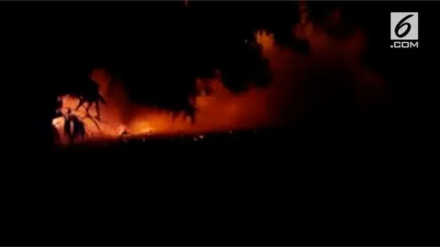 Pondok pesantren Darussalam Cilangkap dilalap si jago merah. Api membakar ruang asrama putra dan bangunan pengajar.