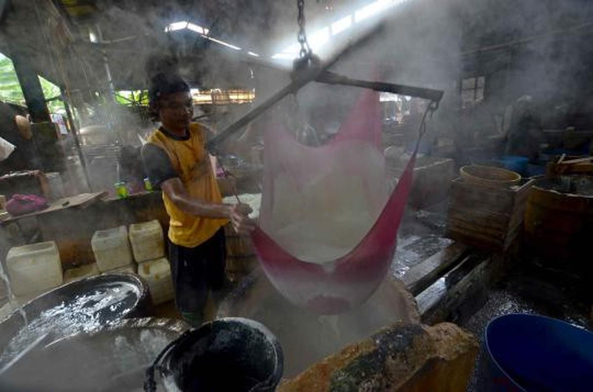 Tukang tahu keluhkan harga kedelai