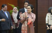 VIDEO: Pecah Tangis! Momen Lautan Pegawai Kemenkeu Iringi Kepergian Sri Mulyani, Beri Tanda Cinta