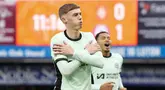 Cole Palmer dari Chelsea melakukan selebrasi usai mencetak gol ke gawang Luton Town pada laga pekan ke-20 Liga Inggris 2023/2024 di Kenilworth Road, Sabtu (30/12/2023).  The Blues menang dengan skor tipis 3-2.  (Foto AP/Hibah Alastair)