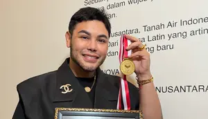 Ivan Gunawan Raih Rekor MURI Lewat Nusanova 2.0 Sekar Jagat, Angkat Corak Batik Madura