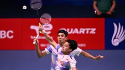 Leo Rolly Carnando/Bagas Maulana menang 2-1 (18-21, 21-9, dan 21-8) atas Kang Min Hyuk/Seo Seung Jae. (ANTHONY WALLACE/AFP)