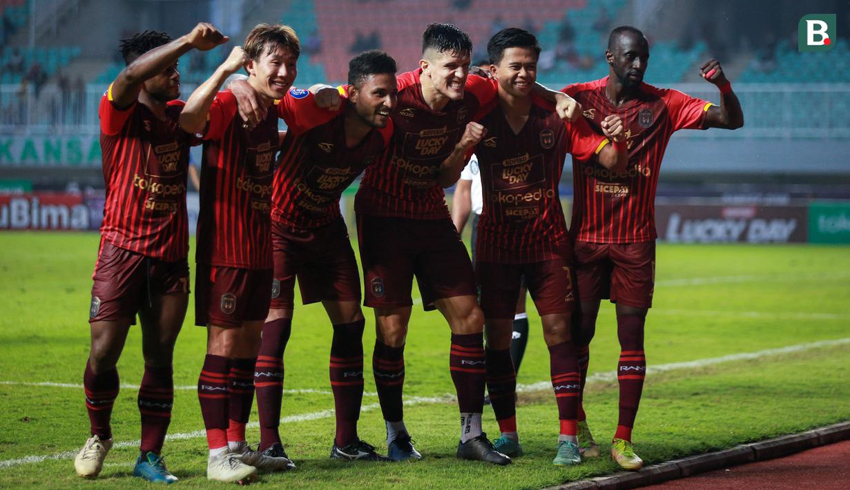 Para pemain Rans Nusantara FC merayakan gol kedua ke gawang Barito Putera yang dicetak Wander Luiz (ketiga dari kiri) saat laga pekan ke-7 BRI Liga 1 2022/2023 antara Rans Nusantara FC melawan Barito Putera di Stadion Pakansari, Bogor, Senin (29/8/2022). (Bola.com/Bagaskara Lazuardi)