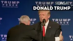 Petugas kemudian menggiring pria yang diketahui berusia 33 tahun bernama Austyn Crites. Pria itu juga diketahui membawa spanduk bertuliskan "Republican against Trump"
