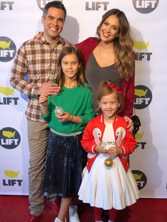 Setelah memiliki dua anak perempuan, yakni Honor dan Haven, kini keluarga mereka lengkap dengan anak laki-laki yang diberi nama Hayes. (instagram/jessicaalba)