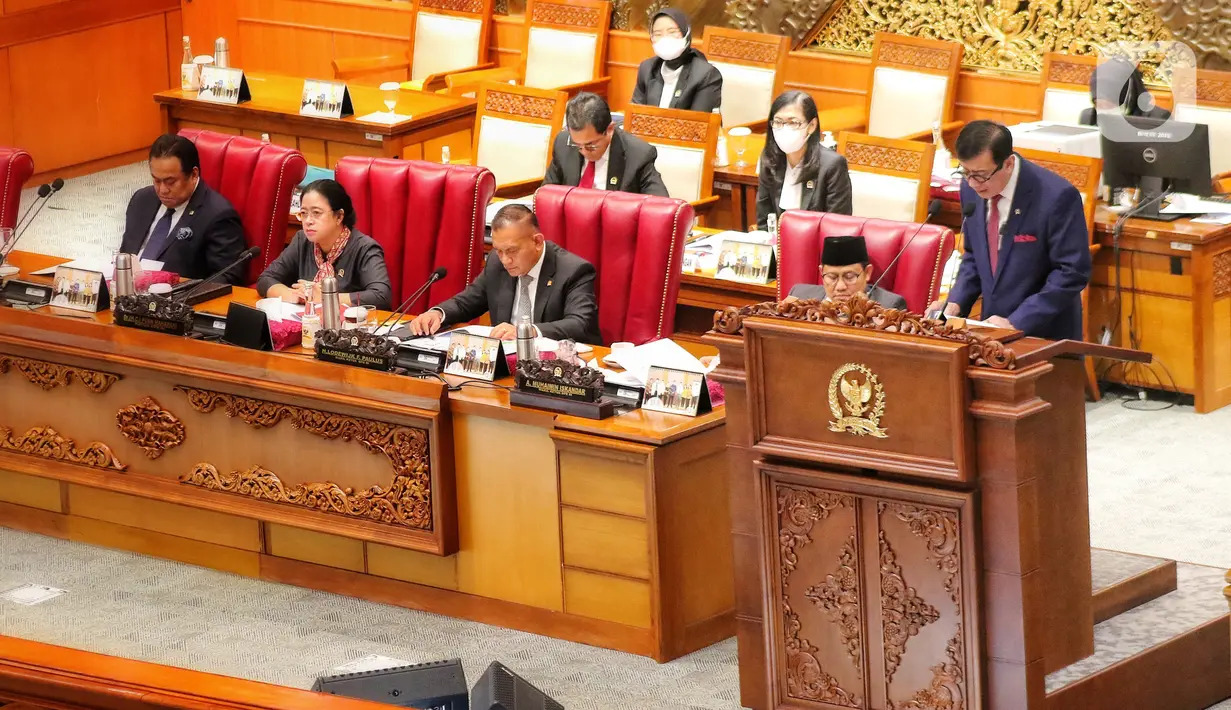 Menkumham Yasonna H Laoly menyampaikan pandangan pemerintah terkait RUU Ekstradisi Buronan RI-Singapura saat rapat Paripurna DPR RI Ke-13 Masa Persidangan II Tahun Sidang 2022-2023 di Kompleks Parlemen, Senayan, Jakarta, Kamis (15/12/2022). DPR RI mengesahkan RUU tentang Pengesahan Perjanjian antara Pemerintah Republik Indonesia dan Pemerintah Republik Singapura tentang Ekstradisi Buronan menjadi Undang-Undang. (Liputan6.com/Angga Yuniar)


Menkumham Yasonna H Laoly menyampaikan pandangan pemerintah terkait RUU Ekstradisi Buronan RI-Singapura saat rapat Paripurna DPR RI Ke-13 Masa Persidangan II Tahun Sidang 2022-2023 di Kompleks Parlemen, Senayan, Jakarta, Kamis (15/12/2022). DPR RI mengesahkan RUU tentang Pengesahan Perjanjian antara Pemerintah Republik Indonesia dan Pemerintah Republik Singapura tentang Ekstradisi Buronan menjadi Undang-Undang. (Liputan6.com/Angga Yuniar)