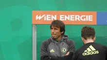 Manajer baru Chelsea, Antonio Conte, mengawali kiprahnya bersama The Blues dengan kekalahan 0-2 melawan Rapid Wien di Allianz Stadion, Sabtu (16/7/2016). (Bola.com/Reza Khomaini)