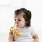Ilustrasi bayi makan buah pisang | copyright freepik.com