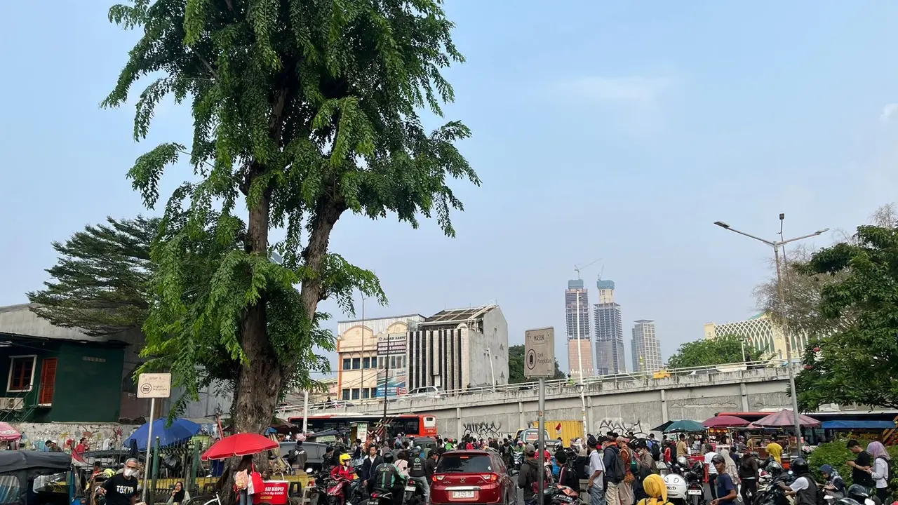 Pantauan kondisi demo 25 Agustus di DPR.