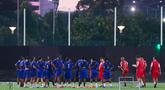 Para pemain Saint Kitts and Nevis menggelar sesi Latihan perdana untuk FIFA Series 2026 di Lapangan A SUGBK, Jakarta, Selasa (24/3/2026). (Bola.com/M Iqbal Ichsan)
