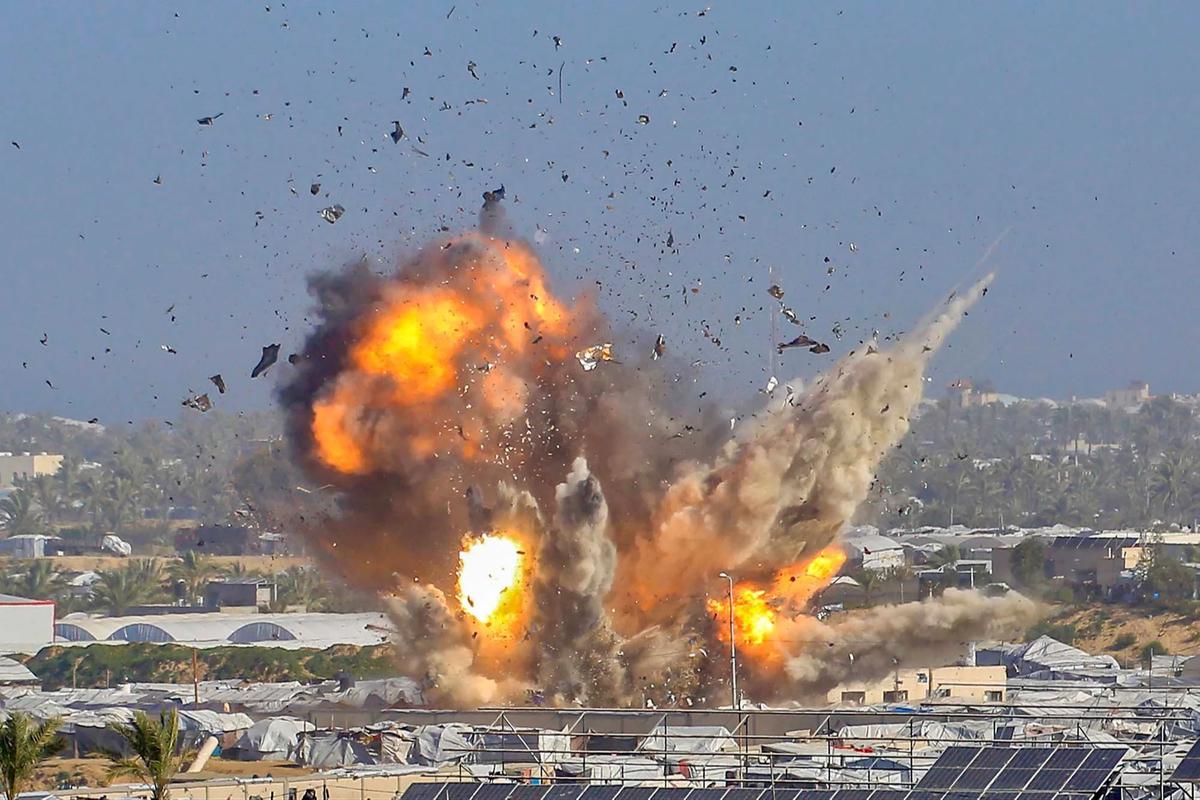 FOTO: Tangis Keluarga Iringi 25 Warga Sipil Tewas di Jalur Gaza
