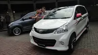 Toyota mengklaim bahwa model ini menghadirkan sebuah LMPV yang lebih sporti dan elegan.
