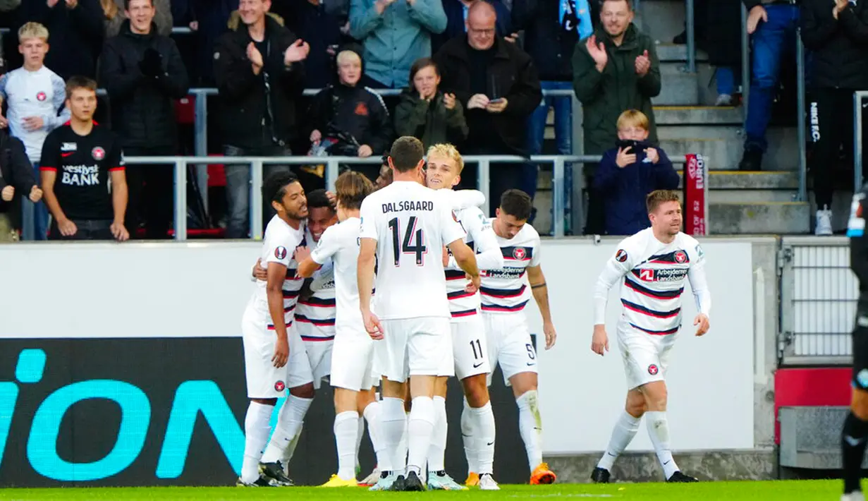 Pemain FC Midtjylland merayakan gol ke gawang Lazio pada pertandingan sepak bola Grup F Liga Europa di MCH Arena, Herning, Denmark, 15 September 2022. Lazio kalah 1-5. (Bo Amstrup/Ritzau Scanpix via AP)