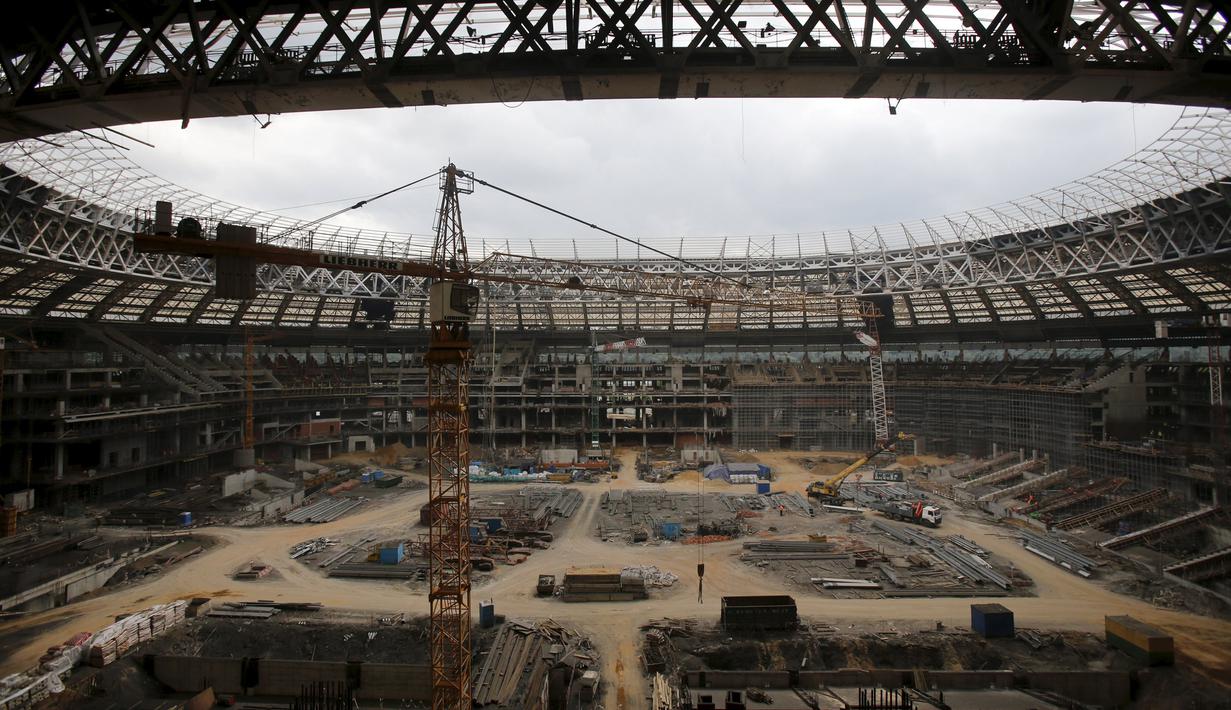 Tampak terlihat dari atas stadion Luzhniki,  Moskow, Rusia, (9 /7/2015). Untuk menyambut perhelatan Piala Dunia 2018, Stadion Luzhniki direnovasi besar-besaran.  (REUTERS/Maxim Shemetov)