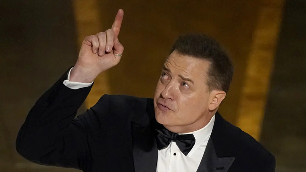 Brendan Fraser menang Piala Oscar 2023 lewat film The Whale. (Foto: AP Photo/Chris Pizzello)