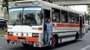Kalau mau berhenti cukup ketuk-ketuk uang logam ke kaca. (Source: Ist)