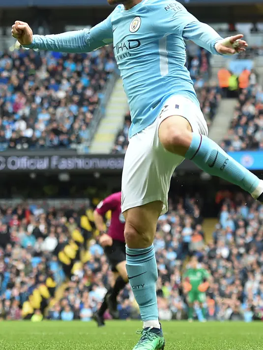7. David Silva - Tak banyak pemain Man City dikagumi oleh fanbase rival kota mereka Man United. Ketenangan mantan pemain Valencia tersebut dilapangan membuatnya begitu dihormati di kota Manchester. (AFP/Paul Ellis)