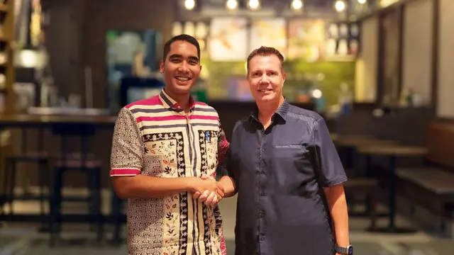 Staf Khusus Kementerian Investasi/Kepala BKPM, M. Pradana Indraputra dan CEO dan Founder dari Sawa Eco, Phil Rickard (Istimewa)