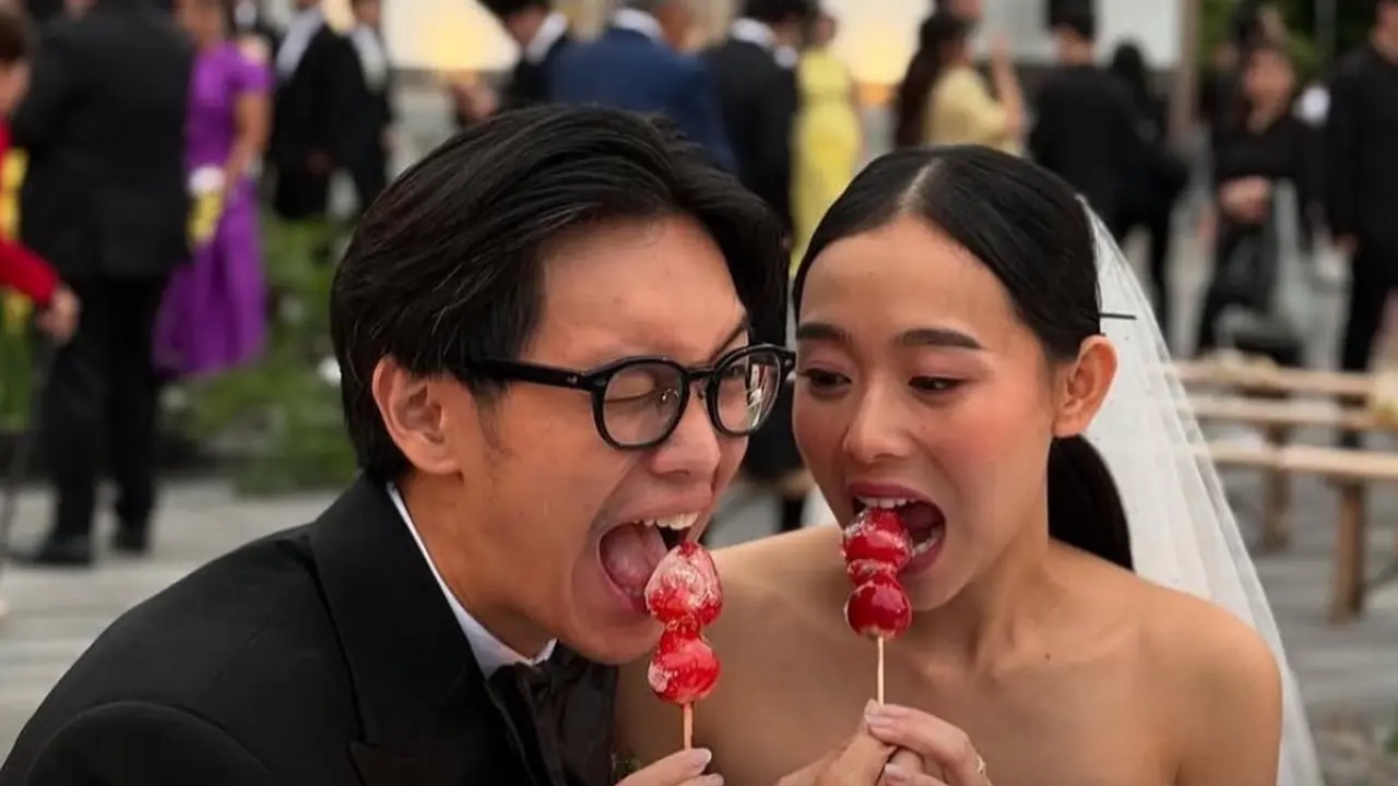 6 Potret Hangat Brandon Salim dan Dhika Himawan Kembali Gelar Acara Pernikahan di Jepang
