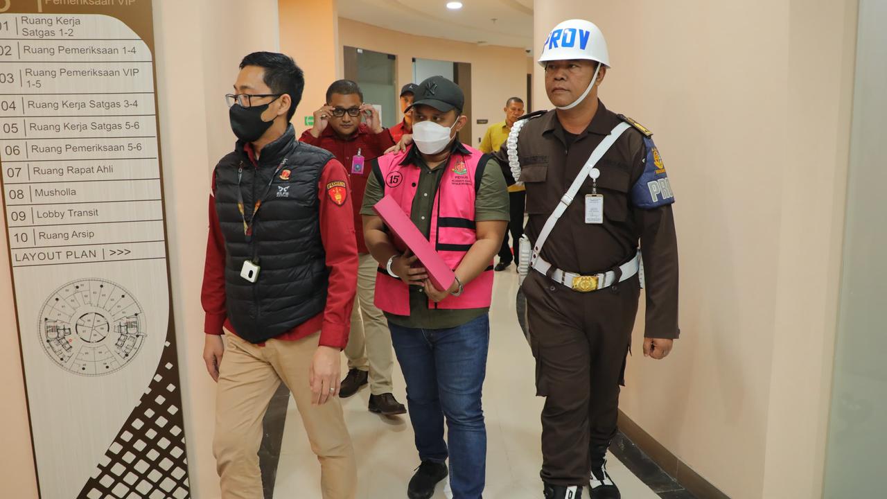 Profil Adhiya Muzakki, Bos Buzzer Kini Berstatus Tersangka Perintangan Penyidikan 3 Kasus Besar