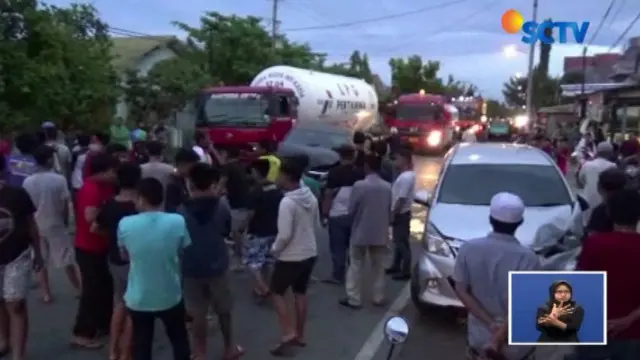 Truk tiba-tiba oleng dan menabrak minibus dari arah berlawanan.