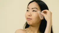 4 Manfaat Gua Sha Metode Pijat Tradisional Tiongkok yang Wajib Dicoba, Wajah Jadi Glowing!