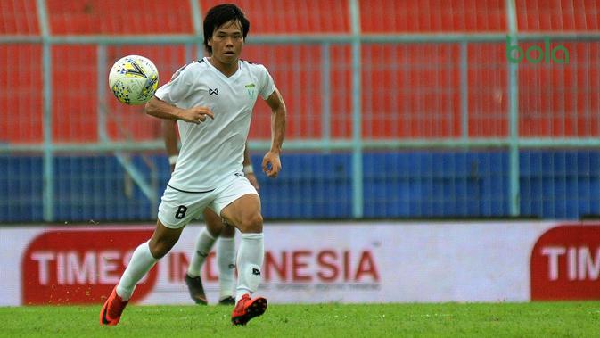 Kei Hirose, gelandang persela. (Bola.com/Iwan Setiawan)