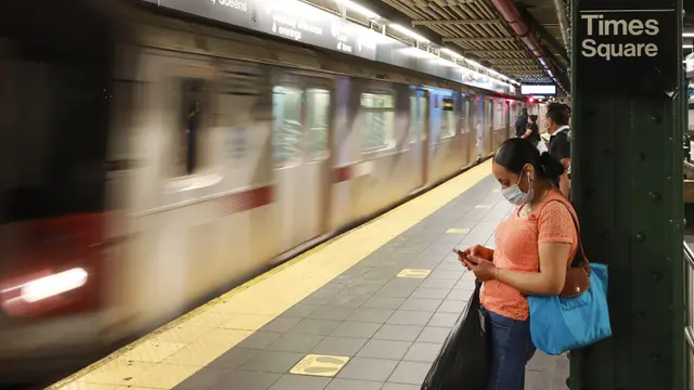 FOTO: Tiga Bulan Lockdown, New York Kembali Dibuka