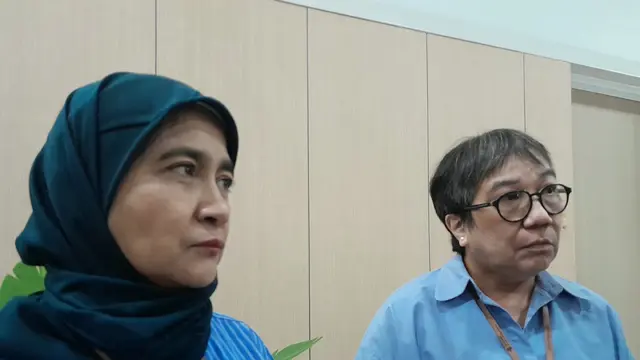 (Kiri) Ketua Tim Operasi Pemisahan Bayi Kembar Siam NA 1 dan NA 2 di RSCM, Prof Dr dr RA Setyo Handryastuti SpA Subsp. Neuro bersama dokter spesialis bedah anak Riana Pauline Tamba bicara soal tantangan dalam operasi tersebut.