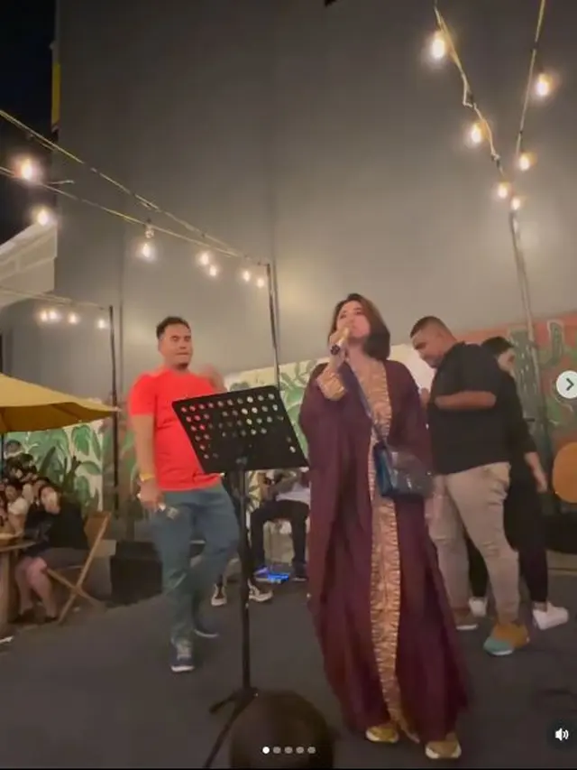6 Potret Keseruan Dewi Perssik dan Saipul Jamil Duet di Atas Panggung, Heboh