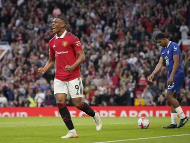Pemain Manchester United Anthony Martial melakukan selebrasi usai mencetak gol ke gawang Chelsea pada pertandingan sepak bola Liga Inggris di Stadion Old Trafford, Manchester, Inggris, Kamis (25/5/2023). (AP Photo/ Dave Thompson)