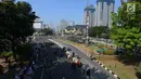 Akses menuju Gedung Mahkamah Konstitusi terlihat lengang di Jalan Merdeka Barat, Jakarta, Kamis (27/6/2019). Puluhan ribu personel TNI-Polri dikerahkan guna mengamankan sidang pembacaan putusan hasil sengketa pilpres 2019 serta melakukan penutupan jalan menuju Gedung MK. (merdeka.com/Imam Buhori)