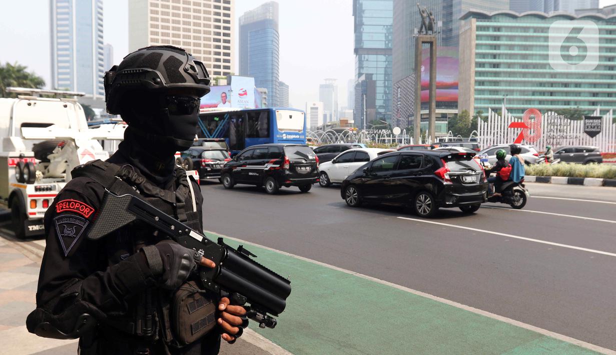 Sementara itu, Panglima TNI Laksamana Yudo Margono meminta agar seluruh jajaran yang bertugas untuk dapat memahami tugas dan fungsi masing-masing. (Liputan6.com/Herman Zakharia)