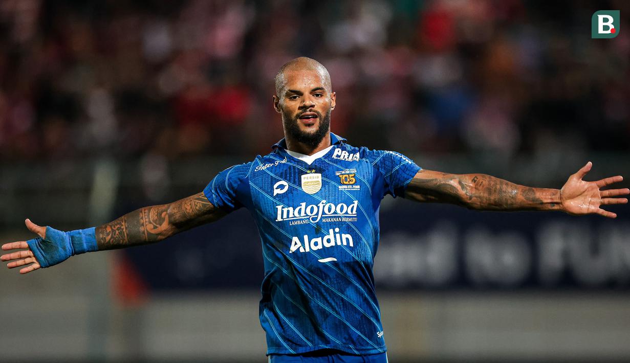 <p>Selebrasi striker Persib Bandung, David Da Silva setelah mencetak gol pertama timnya ke gawang Madura United pada laga leg kedua final Championship Series BRI Liga 1 2023/2024 di Stadion Gelora Bangkalan, Madura, Jumat (31/5/2024). (Bola.com/Bagaskara Lazuardi)</p>