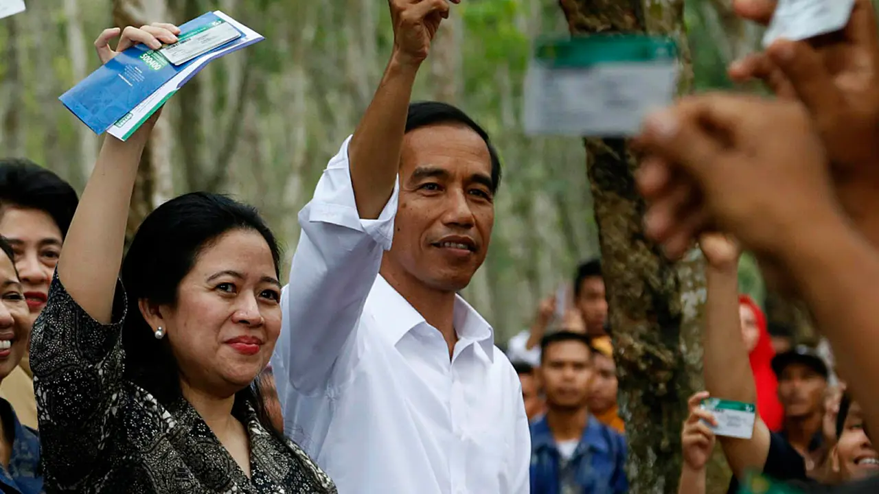 Jokowi Bagikan Kartu Indonesia Sehat di Deli Serdang