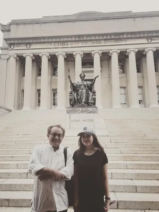 “Aku membutuhkanmu sampai kapanpun, aku butuh bimbinganmu. Tetapi aku tahu ini adalah saatnya untuk tumbuh dan bergantung pada intuisiku sendiri, dan berdoa untuk yang terbaik,” lanjutnya menuliskan. (Instagram/tasyakamila)