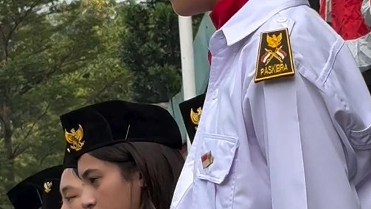 Postur tubuh Lennon yang sudah menjulang tinggi meski usianya baru 13 tahun menjadi sorotan.&nbsp;