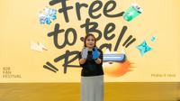 Krisva Angnieszca - PR Lead realme Indonesia bersama realme Black Tech di 828 Fan Festival. (Doc: Realme)