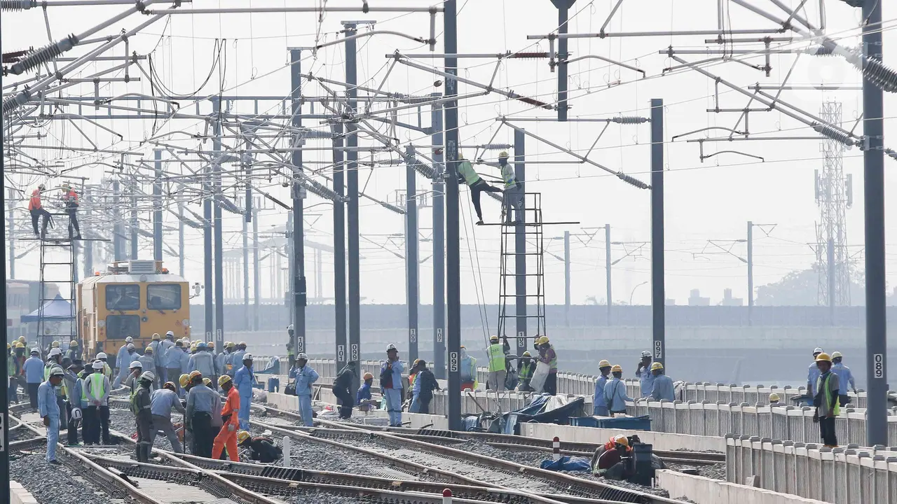 Memantau Perkembangan Proyek Stasiun Halim Kereta Cepat Jakarta-Bandung