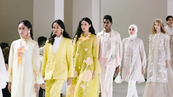 Kolaborasi Desainer Tanah Air x Y.O.U Beauty di Bazaar Fashion Festival 2022