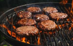 How long to grill burgers perfectly? (Photo: Anna Barabanova/Unsplash)