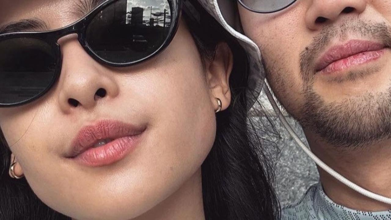Kebersamaan Jesse dan Maudy ini kerap membuat publik gemas. Kolom komentar unggahan keduanya tak jarang berisi curhatan netizen yang mengaku ingin punya suami atau istri seperti Maudy dan Jesse.