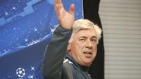  Carlo Ancelotti as he leaves the press conference Reuters / Juan Medina