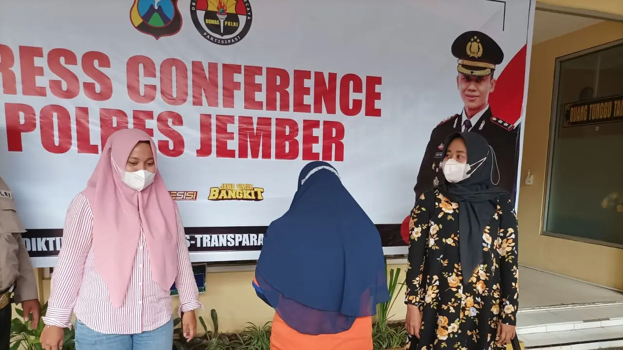 Tersangka FN saat dihadirkan di Mapolres Jember  (Istimewa)