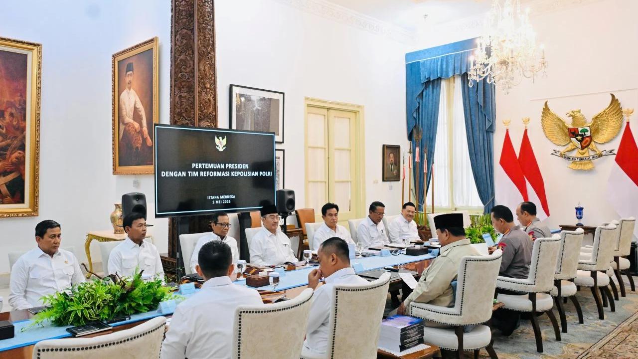 Laporan hasil kerja Komisi Percepatan Reformasi Polri telah diserahkan kepada Presiden Prabowo Subianto di Istana Negara, Selasa (5/5) sore.
