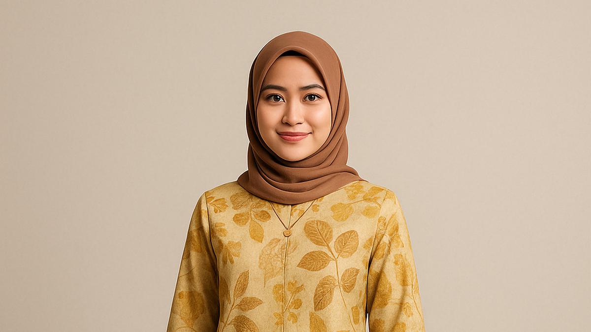 8 Model Atasan Batik Ecoprint untuk Kerja 2025, Outfit Keren Tapi Juga Ramah Lingkungan