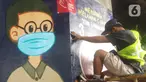 Mahasiswa melukis mural bertemakan sosialisasi pencegahan Covid-19 di kolong jalan tol dalam kota, Kebun Nanas, Jakarta, Jumat (4/12/2020). Kegiatan sekitar 90 tiang kolong tol sepanjang jalan MT Haryono ini difasilitasi Satgas Covid-19. (merdeka.com/Arie Basuki)