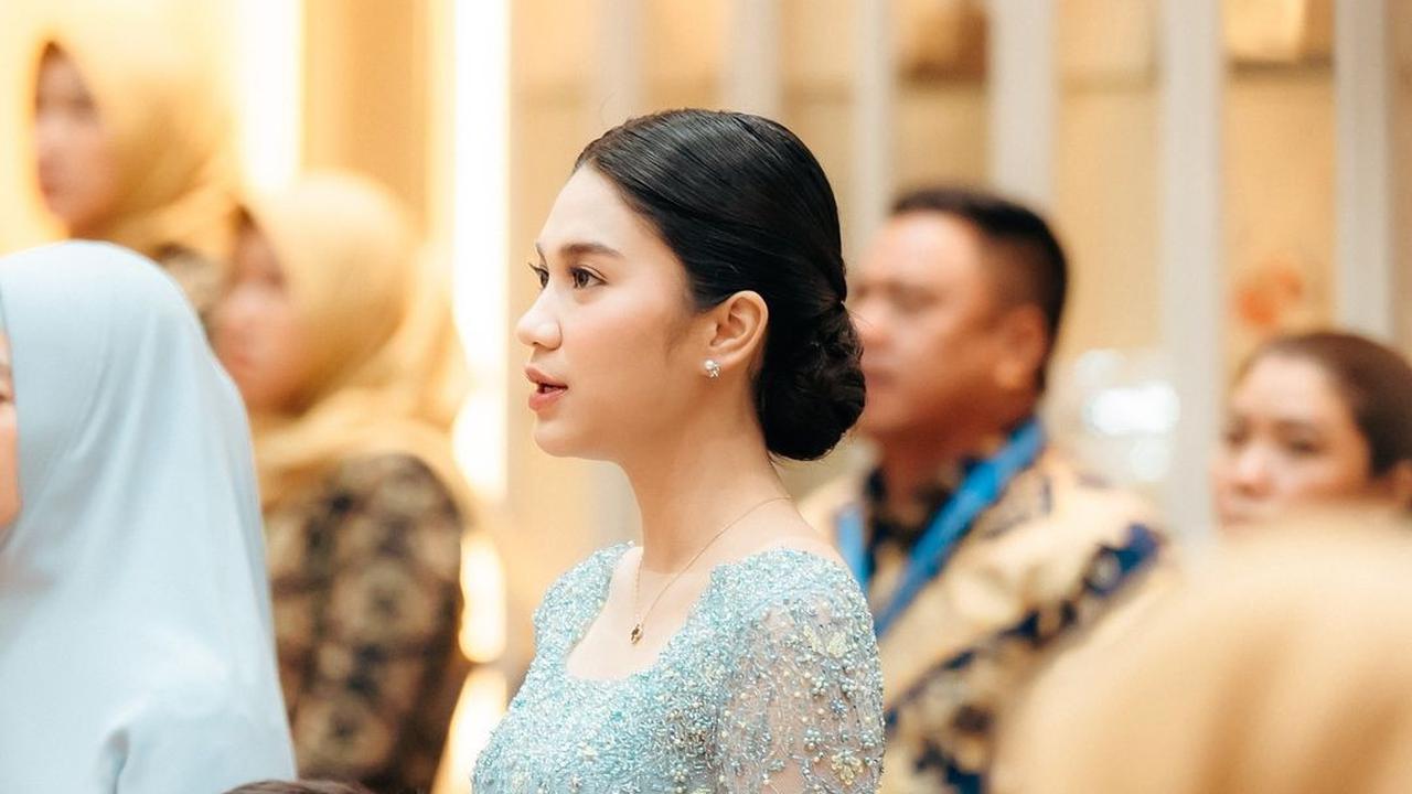 Azizah Salsha Disebut Gak Sopan karena Gandeng Ayah di Depan Ibu, Dibandingkan Almira Yudhoyono yang Lebih Santun